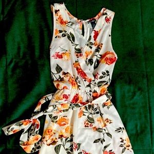 Floral jumper the size is 3XLL very great for events.